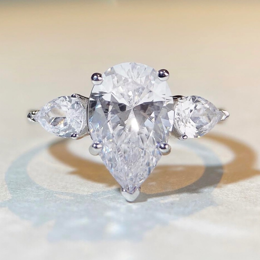 Elegant cocktail ring